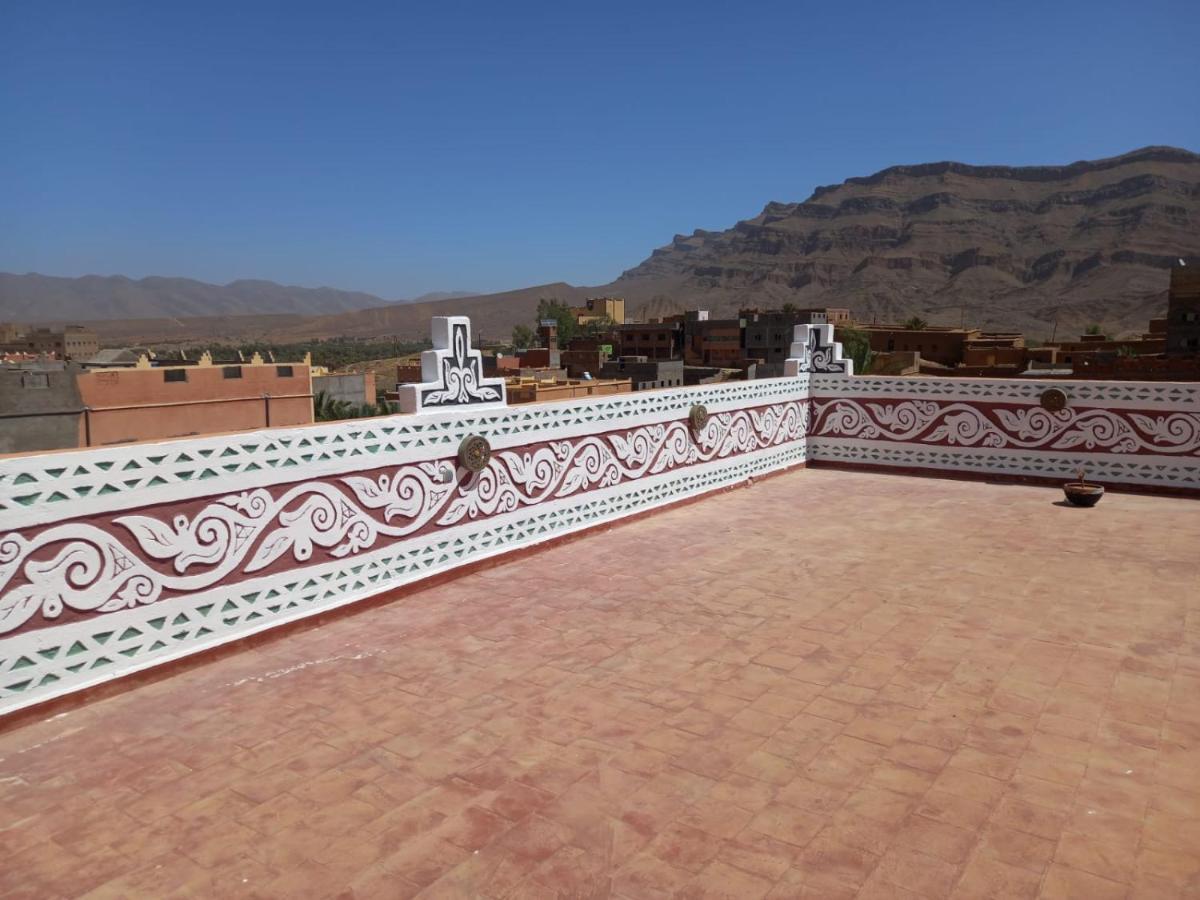 Dar Ilyana Hotel Ait Tiourhza Exterior foto