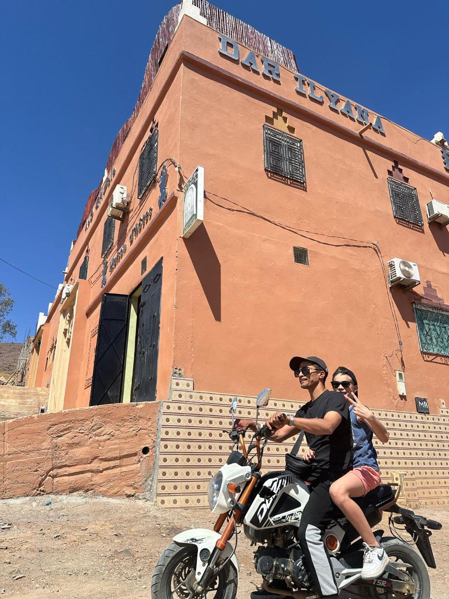 Dar Ilyana Hotel Ait Tiourhza Exterior foto