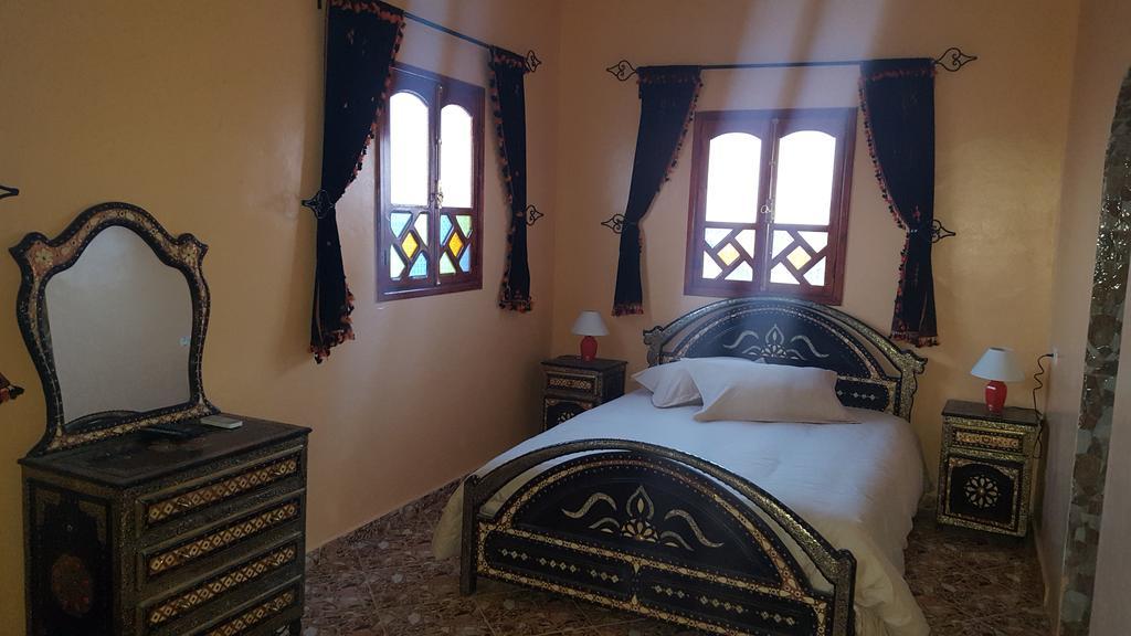 Dar Ilyana Hotel Ait Tiourhza Exterior foto