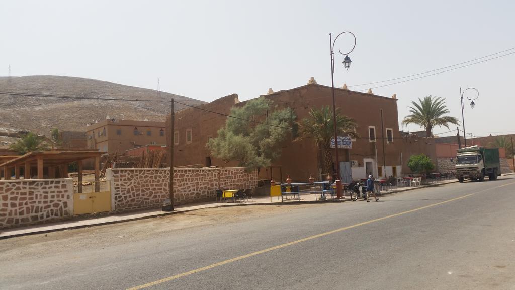 Dar Ilyana Hotel Ait Tiourhza Exterior foto