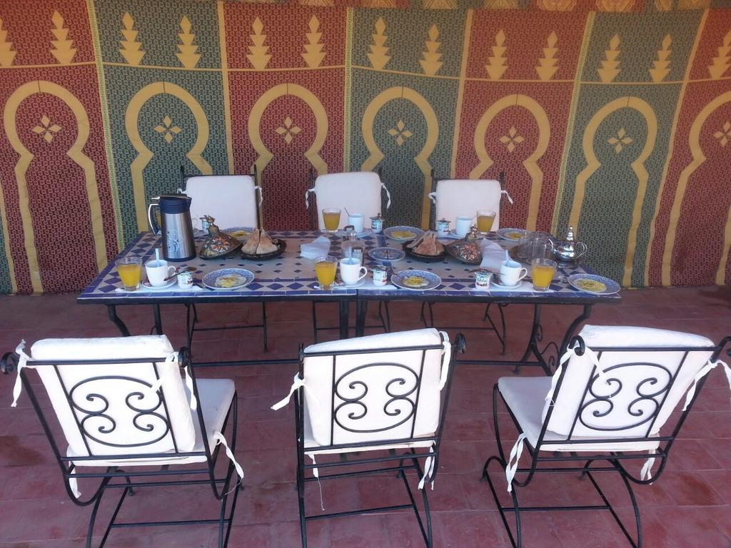 Dar Ilyana Hotel Ait Tiourhza Exterior foto